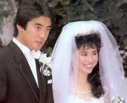 結婚当時、 郷ひろみさんが56歳で嫁・徳武利奈さんが32歳 でした。 郷ひろみさんよりも 24歳も年下 ということで大変話題となりました。 Https Xn L8j8axevfb5647bmk0cgjya5iddp0e Com 2019 12 10 Matsudaseiko Gouhiromi