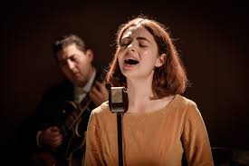 Tecla insolia (nacida el 13 de enero de 2004) es una cantante italiana. Gqoqdjzvijafkm