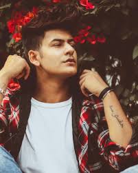 Tumhari Akad Kuch Is Tarah Thodenge Vo Manzar Dekh Ker Dusre Bhi Hamse Hath Jodenge Model Poses Photography Stylish Boys Boy Photography Poses