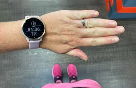 The vivoactive 4s includes an additional side button for lap, back, and menu access. Garmin Vivoactive 4s Fitness Smartwatch Vickyliebtdich
