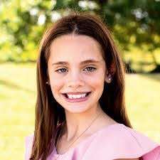 Tara Hoffner's Instagram, Twitter & Facebook