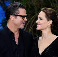 Angelina jolie & brad pitt. Hochzeit In Frankreich Pitt Und Jolie Sind Verliebt Verlobt Und Verheiratet Bilder Fotos Welt