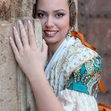 75 años de historia para Cynthia < Falleras < Juliogmilat Fotografía