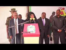 Mama salma kikwete (kushoto) akiwa na mama zakhia bilal (katikati) na mama asha bilal, wakati wakiwa katika sherehe hiyo ya ndoa ya mdogo wake na rais jakaya kikwete, yusuph kikwete leo. Hd Mama Salma Nilikutana Na Kikwete Chuo Nilimsumbua Hadi Natoka Jeshini Sijamkubalia