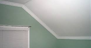 Trim For Slanted Walls Meeting The Ceiling Google Search Schrage Wande Wohnzimmer Umgestalten Dachboden Renovierung