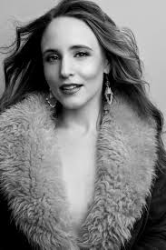 RETRO-POP SINGER-SONGWRITER 'GRACIE NASH' RELEASES THEIR BRAND NEW EP  'POWER LADY' AND ITS POWERFUL! COME CHECK OUT OUR CHAT ALL ABOUT IT RIGHT  HERE!