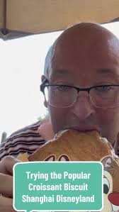 Follow @gordongrubs , I tried the popular Croissant biscuit at Shanghai  Disneyland. Overall tasty with the Nutella but needed more whipped cream .  Would you try it ? , #上海迪士尼度假区 , #disneyeats ...