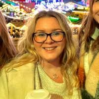 100+ perfiles de «Elinor»