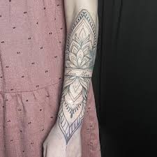 Sichere dir outdoor bekleidung von mandala beim outdoor experten! Danique Specialist In Blackwork Lijnwerk En Dotwork Tattoos