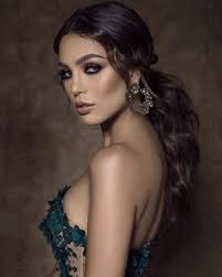 Kenia Ponce's Instagram, Twitter & Facebook