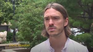 Video: Florida trapper wrangles alligator found in pool