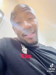 Nueva York never disappoints. 🔋, 1) MJB in the headphones, walking in the  old hood., 2) 20k steps in the old hood with bff was the Recharge I needed  🙌🏾 , 3) celebrating Mom’s birthday in fancy places ...