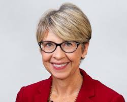 Lauri Hall's Instagram, Twitter & Facebook