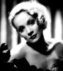 El universo de las estrellas en blanco y negro: Marlene Dietrich. "La mujer  más enigmática del Séptimo Arte". Nos miraba con "Los ojos más lánguidos  del cine"