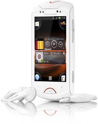 Maxwest Android 320 vs. Sony Ericsson ...