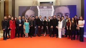 Trt 1'in sevilen dizisi payitaht abdülhamid, tarihin esintilerini günümüze yansıtan her bölümüyle izleyicileri ekran başına kilitlemeyi başarıyor. Vuslat Trt 1 Ekranlarinda Seyirciyle Bulustu