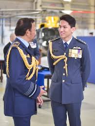 Dia ialah seorang lulusan akademi tentera diraja sandhurst dan kini ialah seorang pemegang ijazah sarjana dalam. Prince Mateen Cleared For Takeoff The Scoop