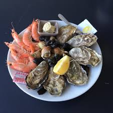 Degustation D Huitres Et Assiettes De Fruits De Mer A Frehel