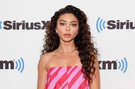 sarah hyland looks pretty in pink while visiting siriusxm studios in new  york city-180722_9