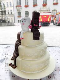 Eine torte der superlative mit kinderschokolade, m&m's, giotto und malteser! Kinderschokoladen Torte Zur Hochzeit Konditorei Torsten Jacob Facebook