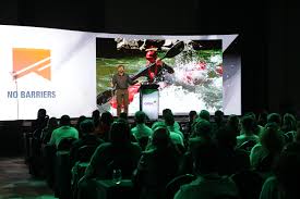 Erik Weihenmayer, o primeiro alpinista cego a escalar o Everest: “Há muitos  que permitem que a escuridão os paralise, eu não optei por isso” » CMPC