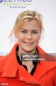 Holly Sweeney's Instagram, Twitter & Facebook