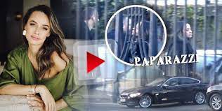 Andreea raicu, surprinsă de paparazzi părăsind casa lui matei stratan, în miez de noapte! RelaÈ›ia Andreei Raicu Cu Matei Stratan Trece La Alt Nivel Afaceristul A Dus O Pe VedetÄƒ In Casa PÄƒrinÈ›ilor Cum Au Fost SurprinÈ™i Video Paparazzi Spynews Ro