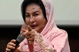 Ia merupakan istri dari perdana menteri malaysia, najib tun razak. Rosmah Mansor Bomoh