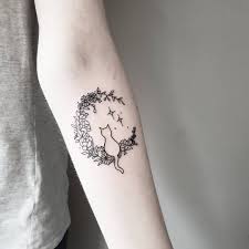 E M J A Y ॐ On Instagram Little Kitty Floralmoon Cattattoo Cats Flowermoon Moontattoo Emjaytattoo Blac Cat Tattoo Designs Cat Tattoo Small Tattoos