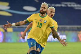 Everton ribeiro is a brazilian footballer who is famous for playing as an attacking midfielder or winger for flamengo and the brazil national team. Video Flamengo S Everton Ribeiro Finishes Off Neymar Richarlison Link Up For Brazil S Third Goal
