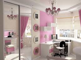 Le camerette moderne per ragazze, oltre ad essere disponibili sul mercato in una vasta gamma di colori (dal più classico rosa fino al rosso o al verde) prediligono linee geometriche essenziali e prevedono nella maggior parte dei casi l'installazione di mobili sospesi, perfetti per ospitare libri. 38 Idee Originali Per Camerette Moderne Per Ragazze Mondodesign It