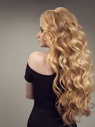 Von frechen frisuren für wenig haar über niedliche kinderfrisuren für mädchen mit locken bis hin zur coolen skaterfrisur ist alles dabei. Bilder Von Frisur Grauer Hintergrund Hinten Blondine Haar 600x800