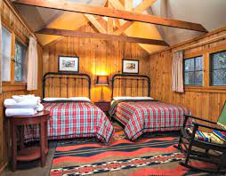 This cabin is located in a secluded area next to the lower portion of the kings river, and is not close to kings canyon or sequoia national parks. Grant Grove Cabins Sequoia Kings Canyon National Parks