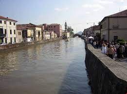 Maybe you would like to learn more about one of these? Battaglia Terme Battaglia Terme Si Affaccia Sul Canale Bilder Und Fotos Aus Battaglia Terme 550x408 Autore Giorgio Ferrato