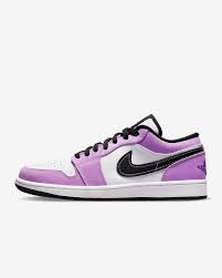 Encapsulated air provides lightweight cushioning that keeps you comfortable everywhere you go. Air Jordan 1 Low Se Schuh Nike De