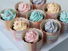 Cupcakes Aux Couleurs Des Princesses Disney La Cuisine D Adeline Recette Cupcakes Cupcake Facile Cupcake Idees