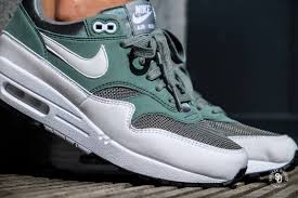 Nike Women S Air Max 1 Clay Green White 319986 303 Nike Vrouwen Nike Air Max Sneaker Hoofd
