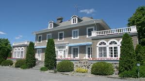 Le Manoir Rolland Est Construit Vers 1830 Pour Le Seigneur Jean Roch Rolland Avocat Juge Et Membre Du Conseil Executif L An Architecture Quebec House Styles