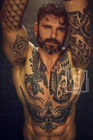 Stojí za zmínku, že při výběru tetování na paži, většina z nich je v horní části, což zdůrazňuje. Pin By Slunecnice On Tetovani Tatted Men Inked Men Stuart Reardon