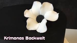 Wunderschöne blühende blumen sind die perfekte frühlingsdeko. Fondant Blume Schwarz Weiss Herstellen How To Make A Black White Fondant Flower Youtube