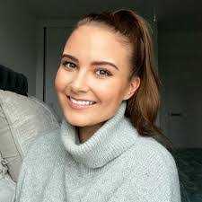 Michelle Curran's Instagram, Twitter & Facebook