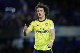 Se hizo con los servicios de david luiz el 1 de febrero de 2011 por 25 millones de €, en contraste con el benfica, en donde utilizaba el dorsal #23, se le asignó a david el dorsal #4, el cual estaba vacante desde de la salida del francés claude makélélé en 2008. Arsenal Defender David Luiz Declares His Last Transfer Wish For His Career Fr24 News English