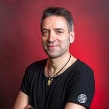 Thomas Dill's Instagram, Twitter & Facebook