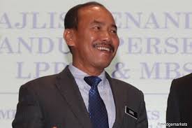 Seri paduka baginda membawa gabungan perkataan seri, paduka yang bermaksud alas kaki atau kasut dan istilah baginda yang merupakan kata ganti nama diri ketiga dalam bahasa melayu untuk golongan raja dan para nabi. Ismail Bakar Named As New Chief Secretary To Govt The Edge Markets