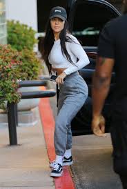 Kourtney kardashian stills out in malibu 2020/09/19. Kourtney Kardashian Style Casual Kourtney Kardashian Style Fashion