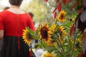 A short biography of diego rivera who, after traveling the world and observing the political upheaval in mexico, came to the belief that art should belong to. In Frida Kahlo Art Garden Life Nature Melds With The Artist Herself The New York Times
