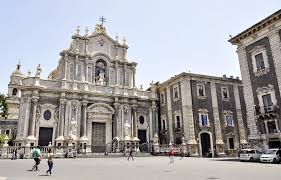 Though temperatures never go below zero in catania, for the full experience of this charming sicilian town, we recommend you visit between the months of may and october. Catania The City In One Day