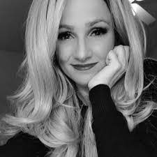 Monique Redmond's Instagram, Twitter & Facebook