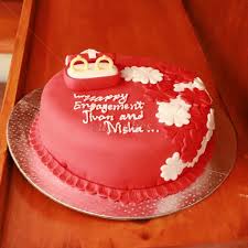22 thoughtful gifts for newly engaged couples, from someone who recently got engaged. Engagement Cake With Couple Ring Box