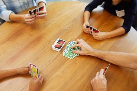 Ahora puedes jugar a ✅ juegos de mesa online y gratis, sin o con amigos, de forma interactiva, con nuestros juegos de mesa web. Amazon Com Juego De Cartas Uno W2087 Version Europea Juguetes Y Juegos